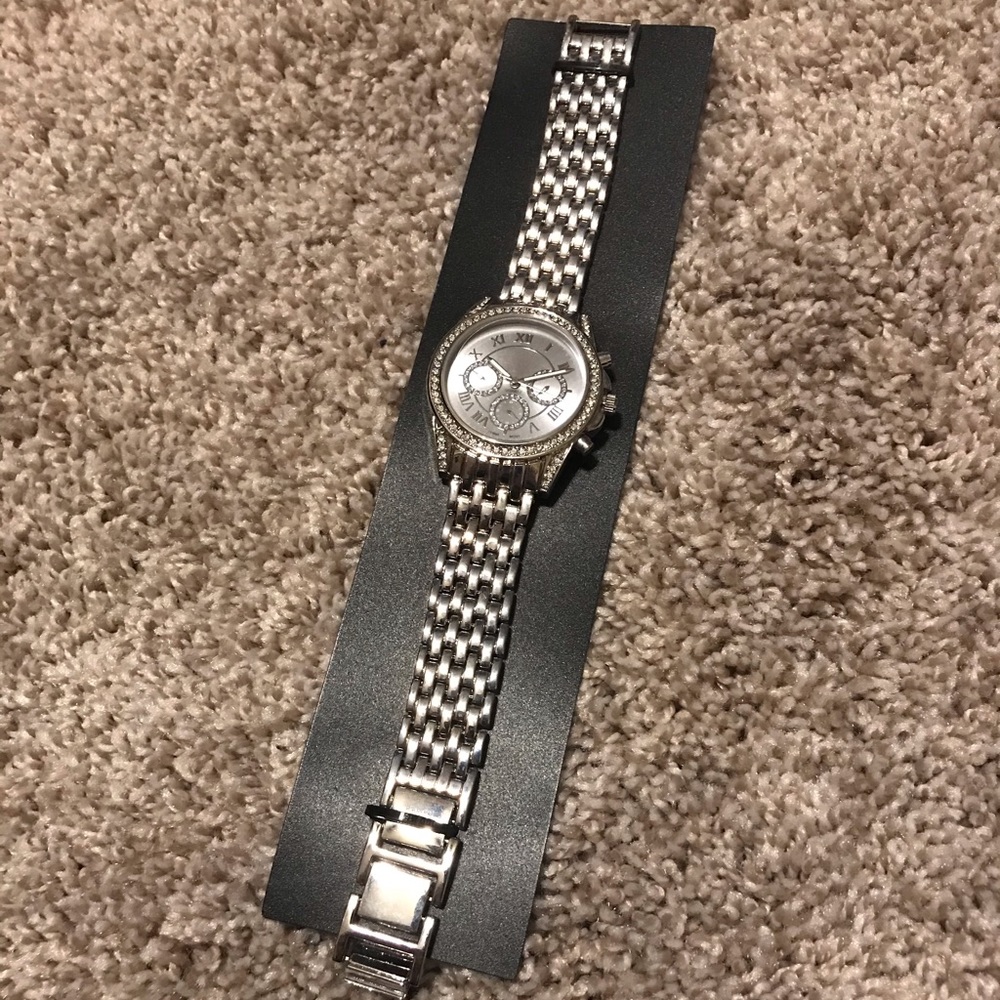 BNWT Fashion Rhinestone silver-tone watch Quartz